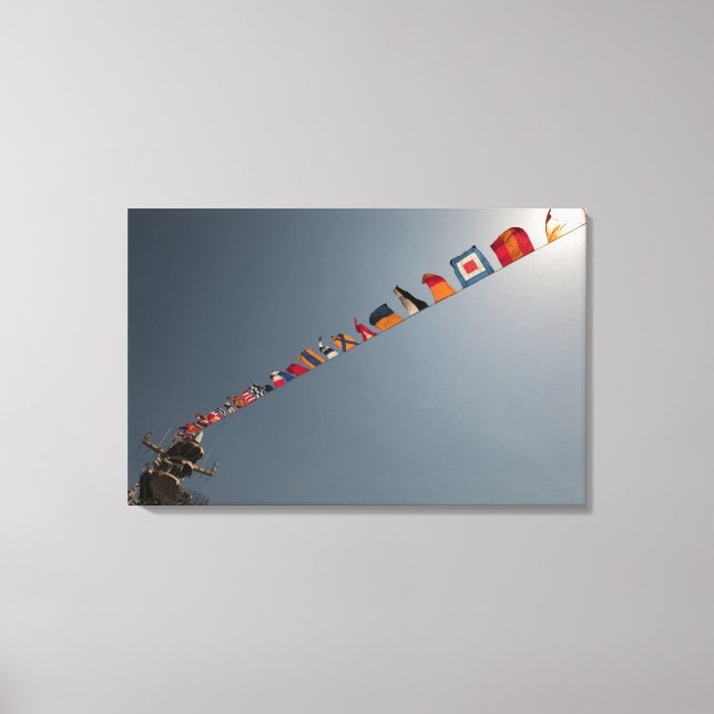 Toile Les drapeaux survolent le pont de l'USS Iwo Jima (Recto)