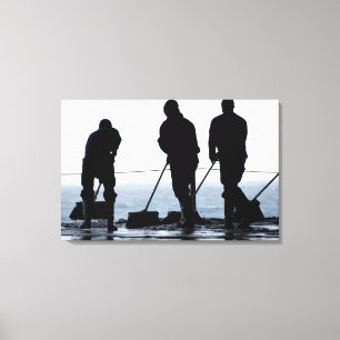 Toile Les marins balayent la baie de hangar