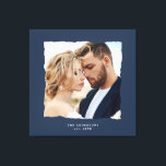 Toile Mariage photo moderne personnalisé est. dans<br><div class="desc">Moderne simple bords déchirés effet bordeaux photo mariage personnalisé établi en cadeau.</div>