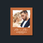 Toile Mariage photo moderne personnalisée M. et Mme.<br><div class="desc">Moderne simple bords déchirés bordeaux photo Mr et Mrswedding personnalisé établi en cadeau.</div>