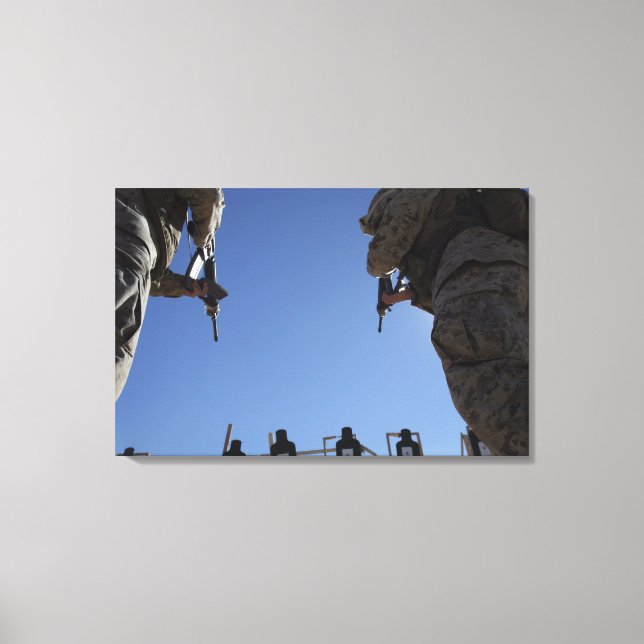 Toile Marines change de magazines en plein feu (Recto)