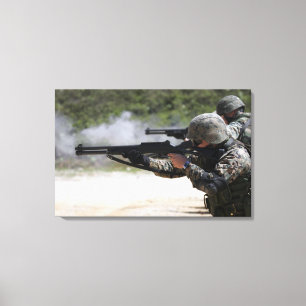 Toile Marines mettant le feu à des fusils de chasse