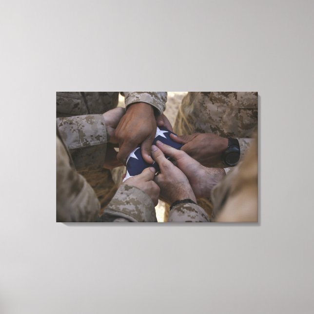 Toile Marines plient un drapeau américain (Recto)