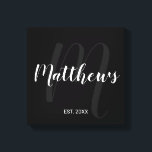 Toile Monogramme moderne personnalisé et nom de famille<br><div class="desc">Cadeau Monogramme personnalisé et Nom de famille avec nom de famille en blanc style de police script moderne et monogramme en gris style de police script moderne comme arrière - plan avec année établie en blanc sans serif style de police sur arrière - plan noir. Parfait comme cadeau pour les...</div>