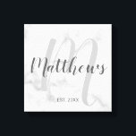 Toile Monogramme moderne personnalisé et nom de famille<br><div class="desc">Cadeau Monogramme personnalisé et nom de famille avec nom de famille en gris style de police script moderne et monogramme en gris clair style de police script moderne comme arrière - plan avec année établie en gris sans serif style de police sur blanc arrière - plan en marbre. Parfait comme...</div>