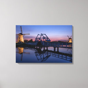 Toile Moulins à vent et pont-levis au coucher du soleil