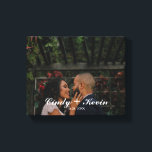 Toile Nom de famille personnalisé ou date du Mariage<br><div class="desc">Ce design imprimé personnalisé Nom de famille ou Mariage Date Canvas Imprimer qui peut être customisé avec votre texte. Cliquez sur le bouton "Customiser" et utilisez notre outil de conception pour modifier ce modèle. Découvrez le magasin Graphic Art Design pour d'autres produits qui correspondent à ce design !</div>