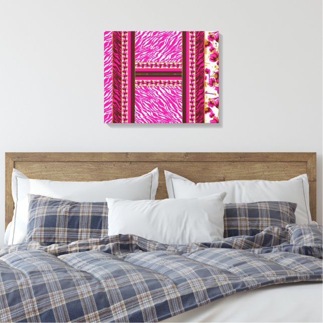 Toile papier peint rose et blanc avec croix dessus (Insitu(Chambre))