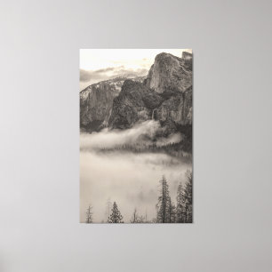 Toile Paysage monochrome de montagne Yosemite avec broui