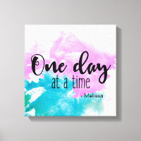 Personnalisé 'Un jour à la fois' disant avec nom