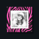 Toile Photo de famille Pink Zebra<br><div class="desc">Fabriqué pour être dimensionnel,  un motif d'impression zèbre noir et rose chaud crée un cadre magnifique pour votre photo préférée sur cette toile enveloppée. **CONSEIL : Si vous utilisez une plaque carré,  vous devrez peut-être rogner votre photo à un carré AVANT de la télécharger pour obtenir de meilleurs résultats.</div>