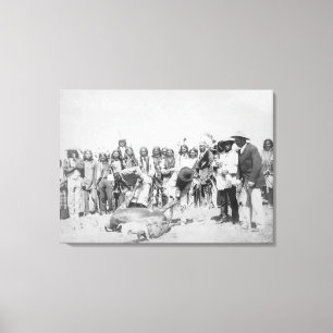Toile Photo des Indiens Lakotas Skinning Cattle