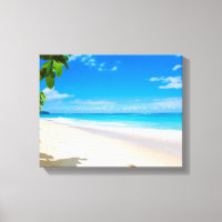 Photo d'une belle plage tropicale ensoleillée