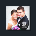 Toile photo personnalisée M. et Mme<br><div class="desc">Téléchargez votre photo pour créer un cadeau unique pour vous-même ou pour quelqu'un d'autre! Consultez nos collections complètes à l'adresse berryberrysweet.com. Des couleurs personnalisées sont également disponibles sur demande. Design © berryberrysweet.com</div>