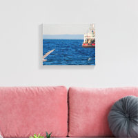 Photographie de bateau remorqueur et oiseau de la