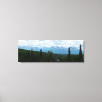 Photographie panoramique de la chaîne de montagnes