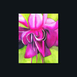 Toile Pink Fuchsia pop art<br><div class="desc">D'une aquarelle originale d'une fleur tropicale Fuchsia rose vif et violet en gros plan. Cette oeuvre florale est colorée et lumineuse et s'inspire du pop art et de l'art botanique. Assurément pour ajouter une pop de couleur à votre décor.</div>