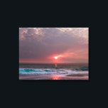 Toile Plage Bliss Tropical Paradise coucher de soleil<br><div class="desc">Une superbe photo d'un coucher de soleil sur l'océan pendant que les rayons du soleil réfléchissent sur le sable humide.</div>