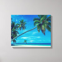 Plage de sable blanc avec palmiers tropicaux