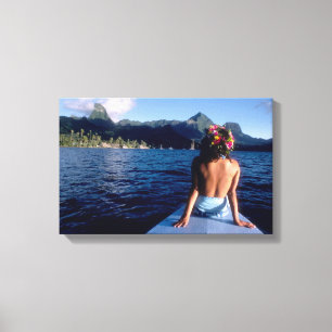 Toile Polynésie française, Moorea. Femme appréciant la v