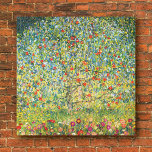 Toile Pommier par Gustav klimt<br><div class="desc">Une toile d'art enveloppée avec la peinture à l'huile de Gustav Klimt (1862-1918), Apple Tree (Apfelbaum) (vers 1912). Gustav est né en Autriche. Une représentation colorée d'un pommier rouge dans un verger avec des fleurs sauvages au premier plan.</div>
