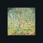 Toile Pommier par Gustav Klimt, Art Nouveau Vintage<br><div class="desc">Apple Tree (1912) de Gustav Klimt est une peinture d'art vintage de l'époque victorienne Symbolisme. Une scène nature avec un pommier dans un verger sur une ferme aux fruits mûrs et aux fleurs de pommes. Le jardin fleuri est fleuri et fleuri. À propos de l'artiste : Gustav Klimt (1862-1918) était...</div>