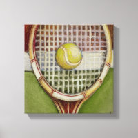Raquette de tennis avec balle posée sur le court