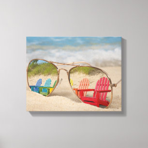 Toile réflexion de chaise de plage dans des lunettes de