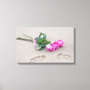Toile roses roses roses et empreintes dans le sable