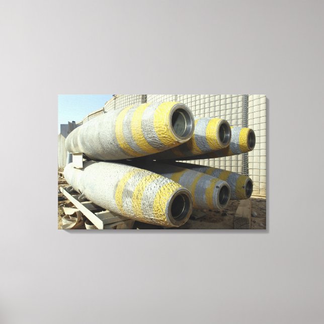 Toile Six bombes GBU-12 sont dans un rack (Recto)