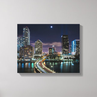 Toile Skyline de Miami ville avec pont la nuit