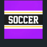 Toile SOCCER clair violet noir blanc rayures jaunes<br><div class="desc">Ce design sportif coloré présente du texte en relief SOCCER à l'intérieur d'une large bande horizontale noire avec des rayures blanches et jaunes dorées contre des rayures extérieures violettes. Le texte peut être personnalisé.</div>