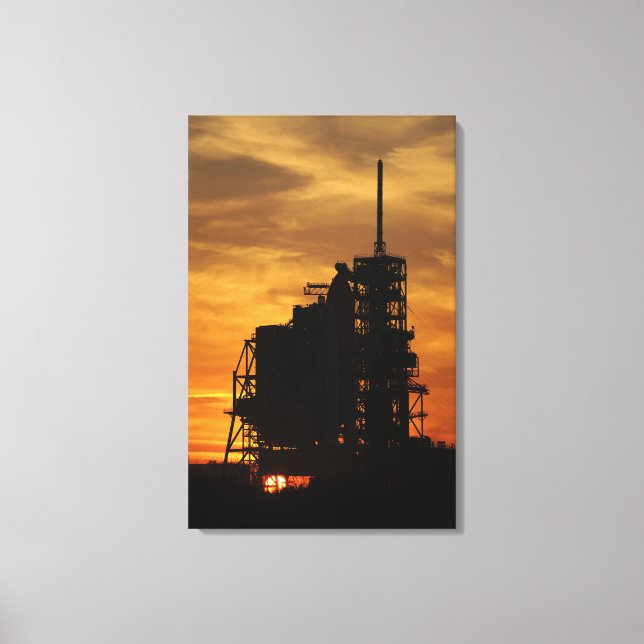 Toile Space Shuttle Atlantis sur le pad de lancement (Recto)