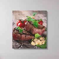 Steaks grillés au barbecue avec herbes fraîches et