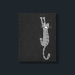 Toile Tabby Gris Chat Accroché | Chat rayé gris drôle<br><div class="desc">Cat sauvage et fou S'accroche avec des lois. Ajoutez un peu de plaisir à votre espace de vie avec cet art amusant amoureux de chat tabby. Fait un grand cadeau pour les gens de chat. Un design original ©Jenn Inashvili.</div>