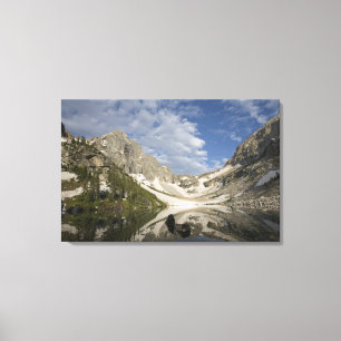 Toile Tarn alpine et corne glaciaire dans la chaîne de T