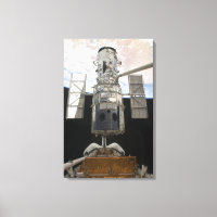 Télescope spatial Hubble dans la baie de fret Atla