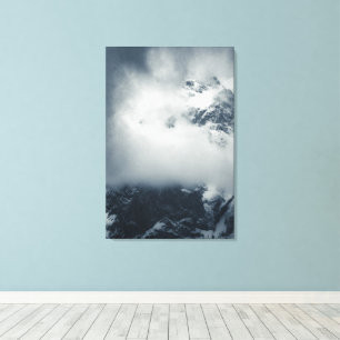 Toile Ténèbres et nuages mystérieux sur la montagne