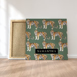 Toile Tigres d'aquarelle verte tropicale Motif avec nom<br><div class="desc">"Offrez-vous l'élégance sauvage de la nature avec notre Motif Tropical Green Watercolor Tigers. Chaque objet de ce design captivant incarne l'esprit vibrant de la jungle, mêlant verdure luxuriante et majestueuse présence de tigres. Que ce soit pour décorer vos objets de première nécessité ou pour rehausser votre décor, notre collection offre...</div>