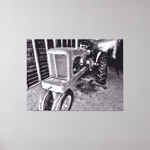 Toile Tracteur Ancien dans une Grange 2
