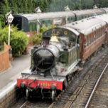TOILE TRAINS À VAPEUR<br><div class="desc">Un train à vapeur magnifiquement restauré et des chariots d'une époque révolue arrivent à la gare. Angleterre Royaume-Uni.</div>