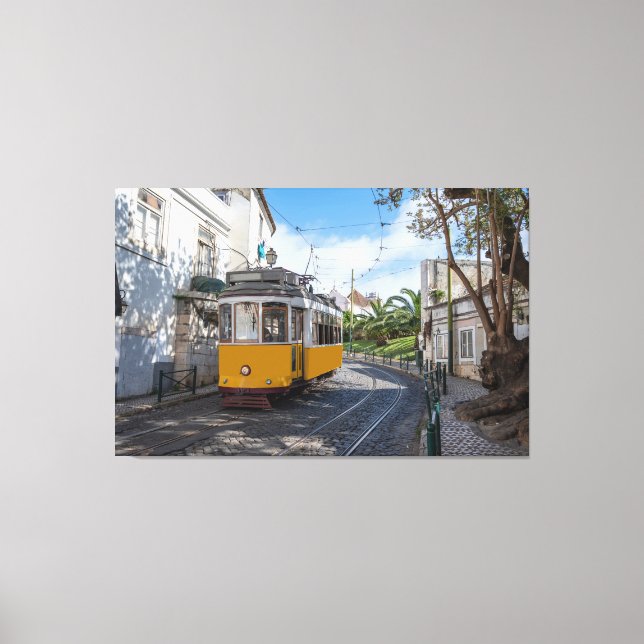 Toile Tramway jaune rétro dans la rue à Lisbonne, Portug (Recto)