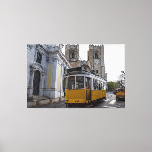 Toile Tramway jaune sur la cathédrale de Lisbonne au Por