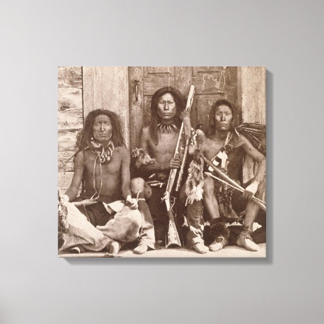 Toile Trois Braves indiens, photographiés par le Royal E (Recto)