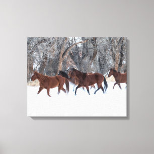 Toile Troupeau de chevaux courant dans la neige de l'hiv