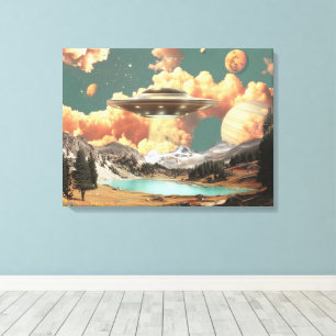 Toile UFO surréaliste au-dessus d'un lac de montagne ave