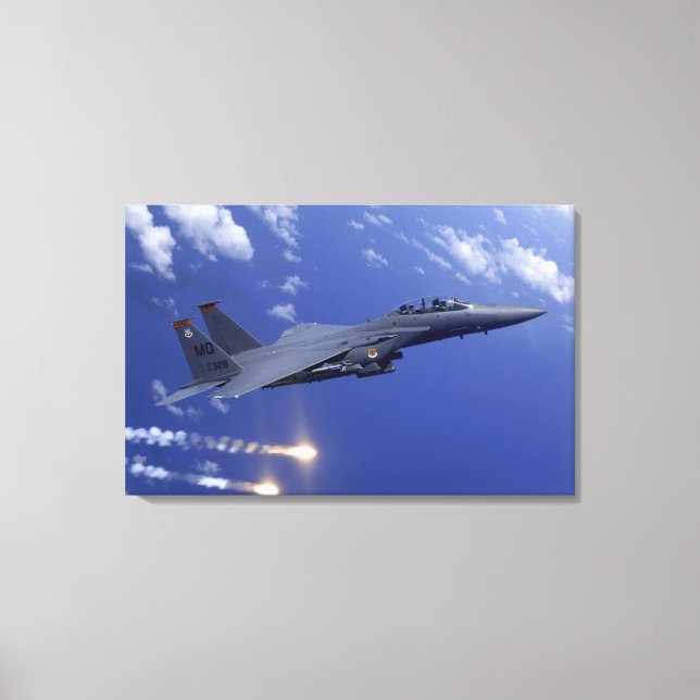 Toile Un aigle de frappe F-15E de la Force aérienne (Recto)
