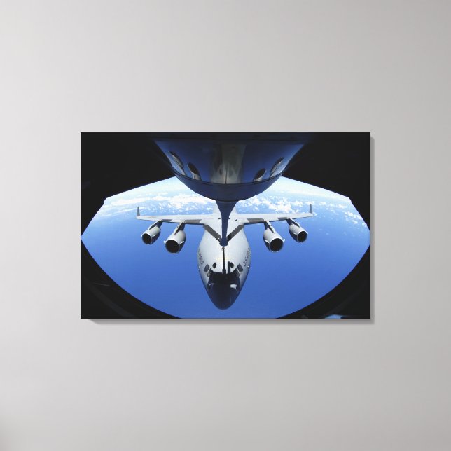 Toile Un C-17 Globemaster III reçoit du carburant (Recto)