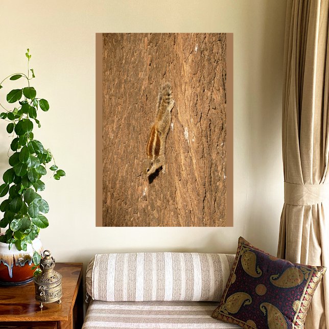 Toile Un écureuil de palme indien sur un tronc d'arbre (Créateur téléchargé)