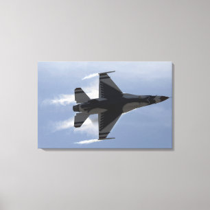 Toile Un faucon F-16 de combat tire des g élevés